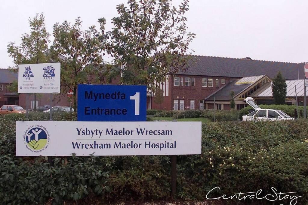 Wrexham Central Stay Apartment Seven エクステリア 写真