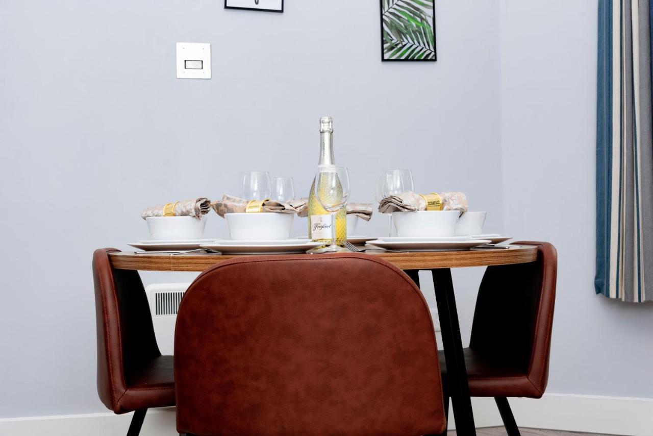 Wrexham Central Stay Apartment Seven エクステリア 写真